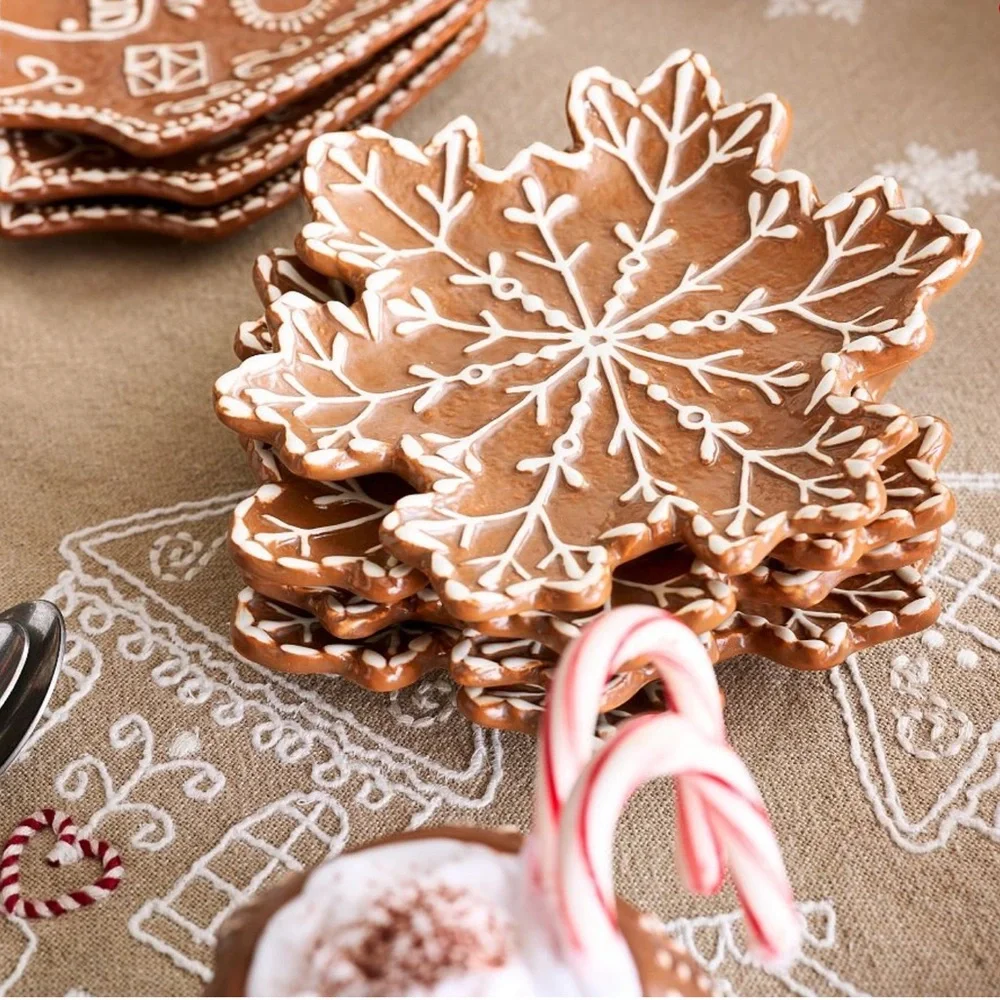 Pottery Barn Gingerbread Snowflake Plates Set Of Four New In Box